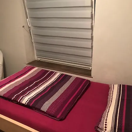Tanie Blisko Lotniska بيت شباب بوزنان