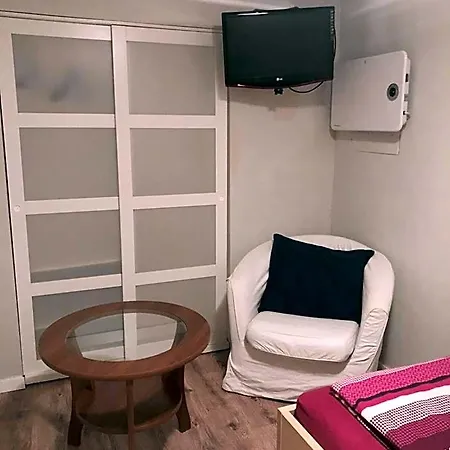 Tanie Blisko Lotniska بيت شباب بوزنان