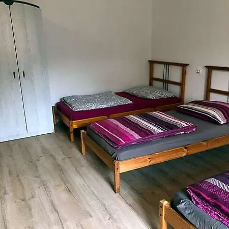 Tanie Blisko Lotniska بيت شباب بوزنان