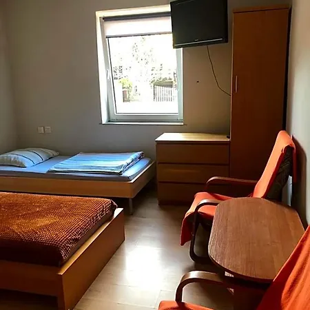 Tanie Blisko Lotniska بيت شباب بوزنان