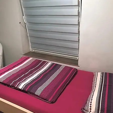 Tanie Blisko Lotniska بيت شباب بوزنان