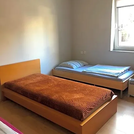 بيت شباب Tanie Blisko Lotniska *