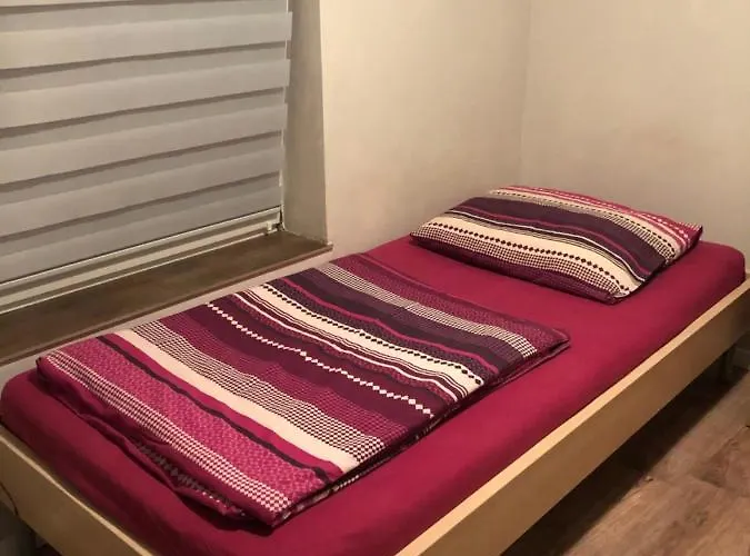 Hostel Tanie Blisko Lotniska *